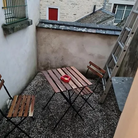 Deux Pieces Terrasse * Moret-sur-Loing