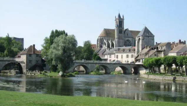 Deux Pieces Terrasse * Moret-sur-Loing